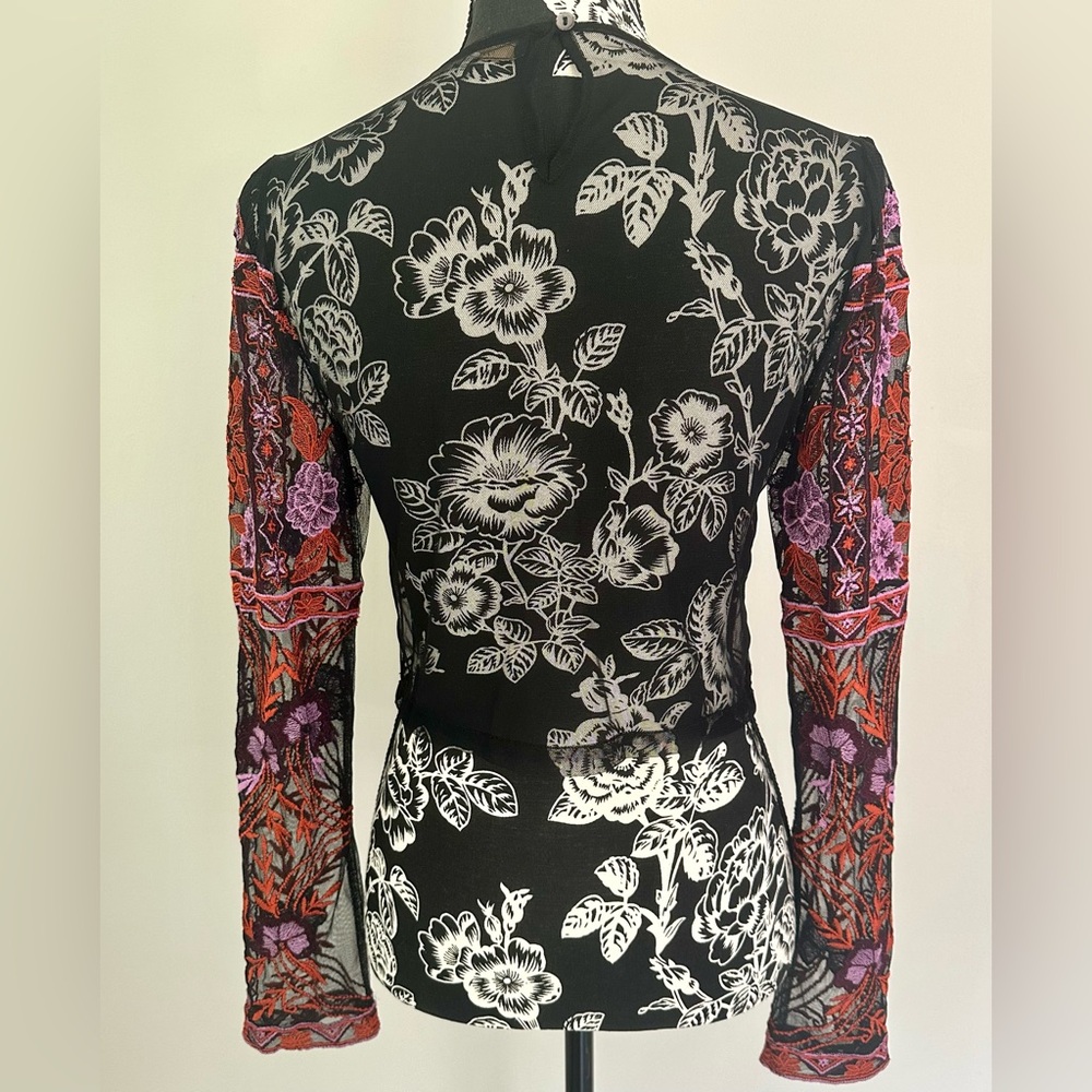 House of Harlow x Revolve embroidered sheer crop top - Picture 6 of 10